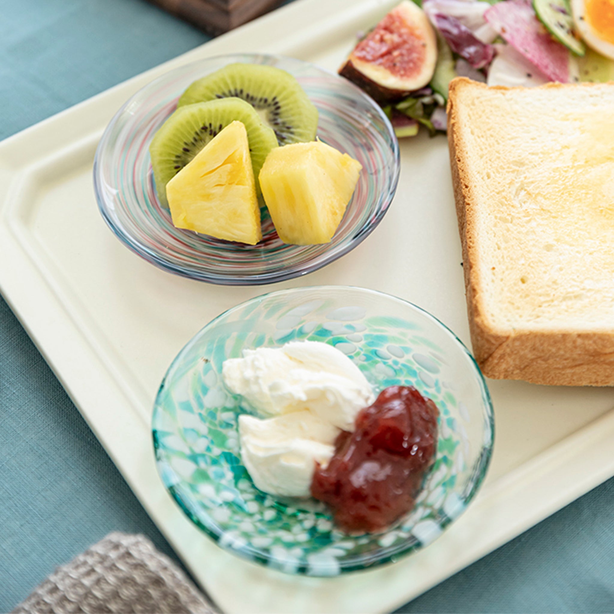 津軽びいどろ 色色豆皿 みずばしょう フルーツやジャムが乗った小皿の画像