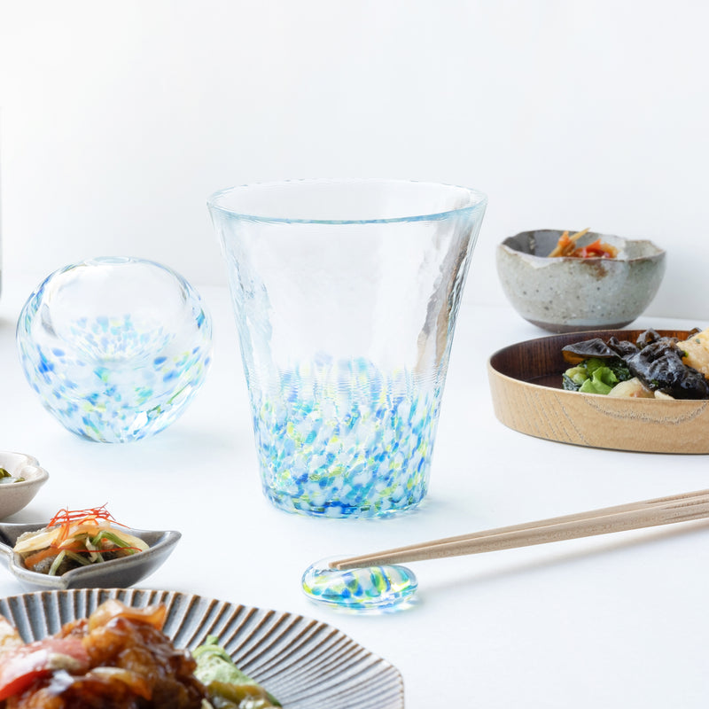 津軽びいどろ にほんの色ふうけい タンブラー紫陽花 食卓に並ぶグラスの画像