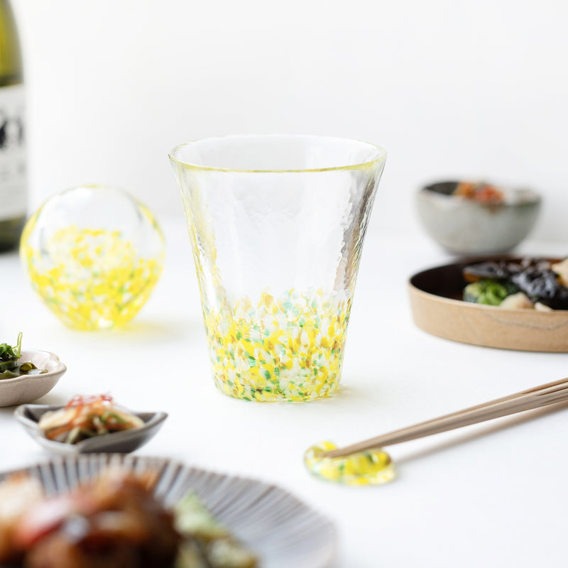 津軽びいどろ にほんの色ふうけい タンブラー向日葵　食卓に並ぶグラスの画像
