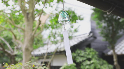  津軽びいどろ 風鈴 涼 山空　津軽びいどろのガラス風鈴の音色の動画